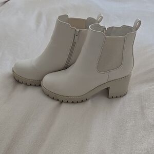 TOP Moda Cream Ankle Booties